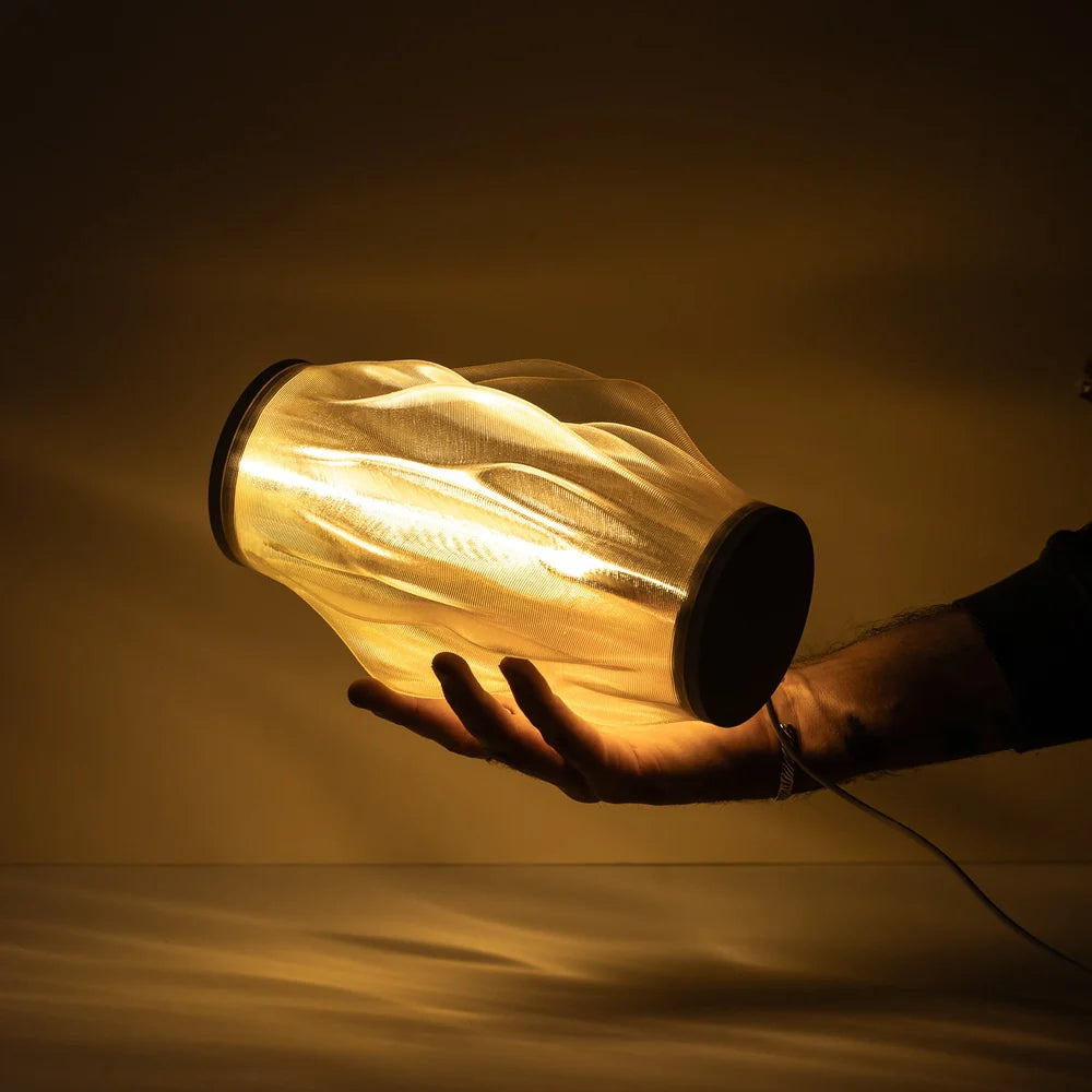 LAMPADA DA TAVOLO LED 3D IN PLA E LEGNO, H 27 CM