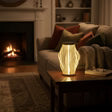 LAMPADA DA TAVOLO LED 3D IN PLA E LEGNO, H 27 CM