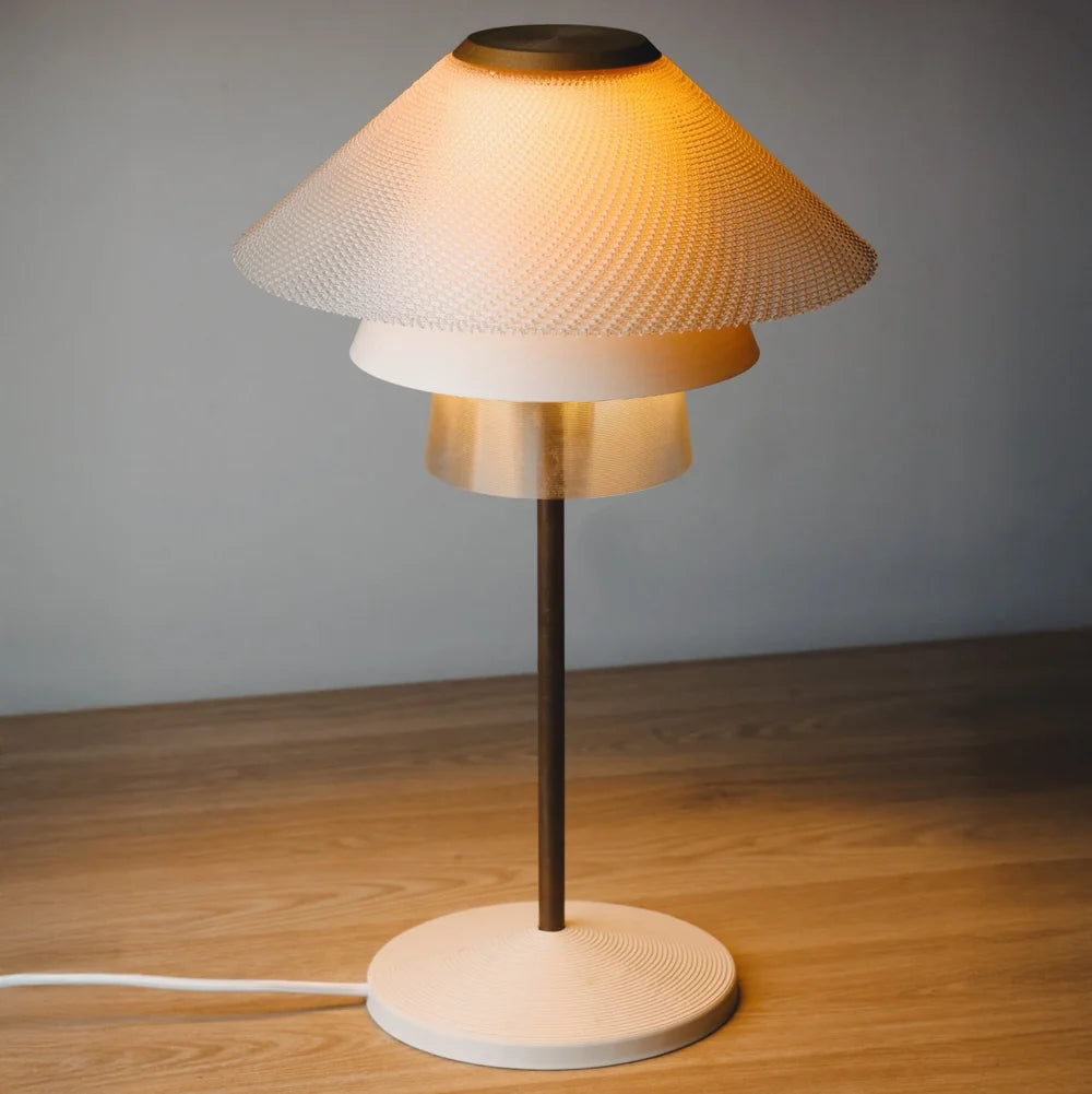 LAMPADA DA TAVOLO IN PLA E RAME CON PARALUME STAMPATO IN 3D, H 50 CM