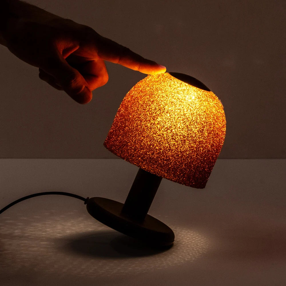 LAMPADA LED A FORMA DI FUNGO IN PLA NERO CON ALIMENTAZIONE USB, H 18 CM