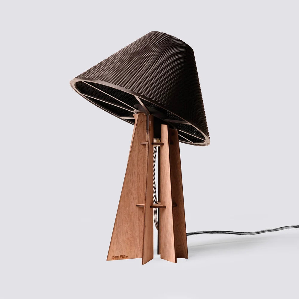 LAMPADA DA TAVOLO IN NOCE E PLA CON PARALUME STAMPATO IN 3D