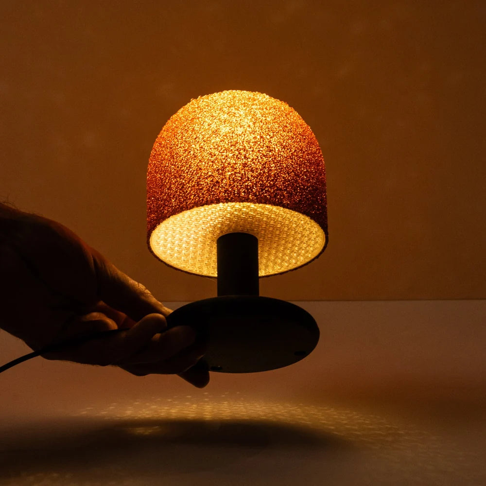 LAMPADA LED A FORMA DI FUNGO IN PLA NERO CON ALIMENTAZIONE USB, H 18 CM